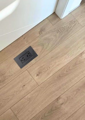 Toma corriente g.p de piso negro